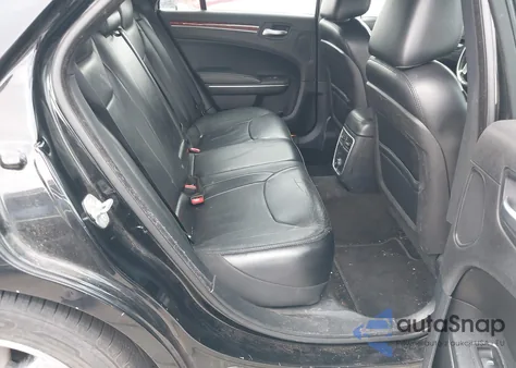 2014 Chrysler 300 z USA, uszkodzony, nr VIN 2C3CCAAG8EH343538